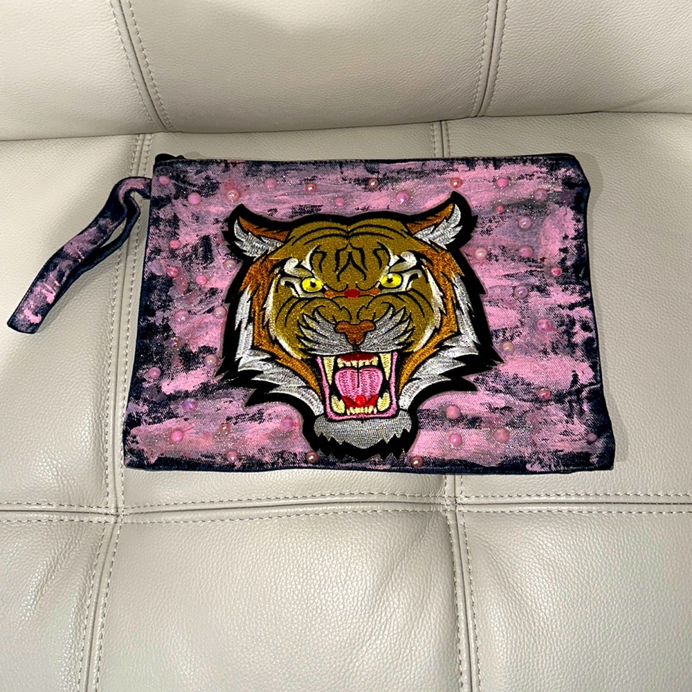 Clutch painted handbag